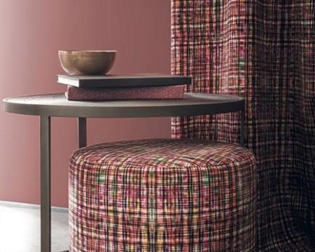 Le métier de tapissier décoarateur est top tendance pour votre mobilier. Recycler du mobilier et le designer avec des tissus de createurs