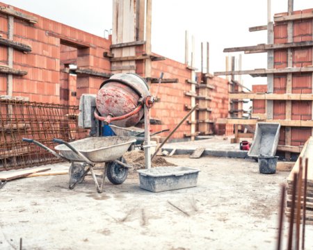 La maçonnerie est bénéfique pour la construction des fondations, des murs et des cloisons.