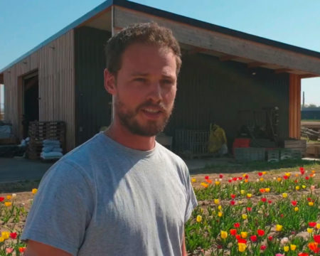 La ferme du Château de Pfastatt, une exploitation agricole bio qui propose des fruits et légumes de saison ! Rencontre avec Sylvain, le responsable d'exploitation.