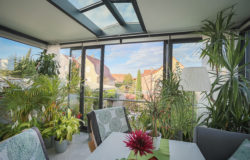 Avec Centre Véranda, réaliser une véranda sur-mesure qui agrandira votre maison ! Esthétique, solide et facile d'entretien!