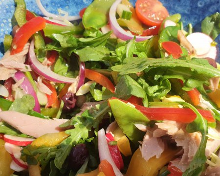 Découvrez les secrets de la salade niçoise avec une recette fraiche pour l'été et de saison !