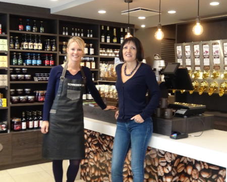 Découverte de Torréfaction Schreiber, avec Isabelle Mariotte, qui a refait l'aménagement d'intérieur de la boutique. Expert et Architecte d'intérieur dans le 68.