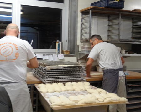 Focus sur le métier d'artisan boulanger. Un savoir faire traditionnel et de la passion.