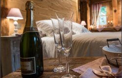 Découvrez ce gîte insolite et confortable qui fait voyager pour un week-end dans la nature.