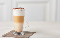 Découvrez le café à grain, les machines et les meilleurs produits pour un café délicieux à la maison.