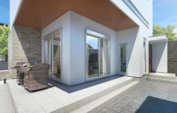 Focus sur les volets roulants et leurs télécommandes, pour un quotidien plus simple et pratique.