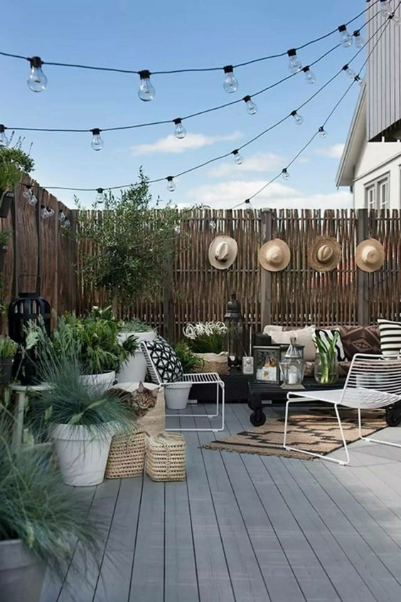 AMÉNAGEMENT EXTÉRIEUR. Terrasse et jardin pour les beaux jours