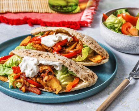 pita-garnie-de-kebab-vegetarien-et-legumes-f0941f2e