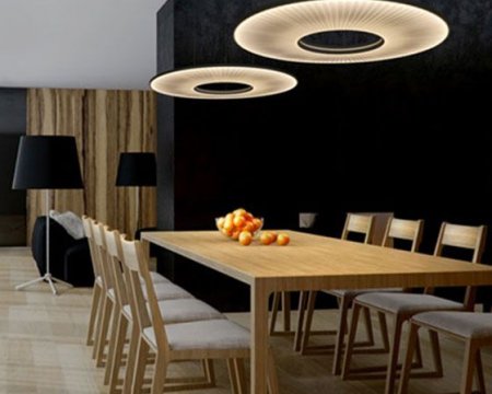 Le luminaire devient un moyen de aménager votre intérieur et de le décorer. Lmape sublime a accrocher sur la table du séjour, selon, cuisine...Les conseils de nos experts