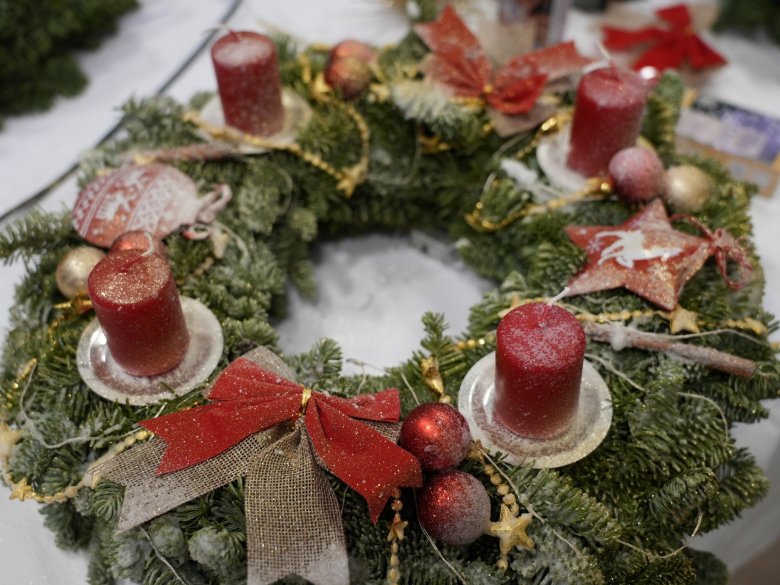 couronne de l'avent décorée