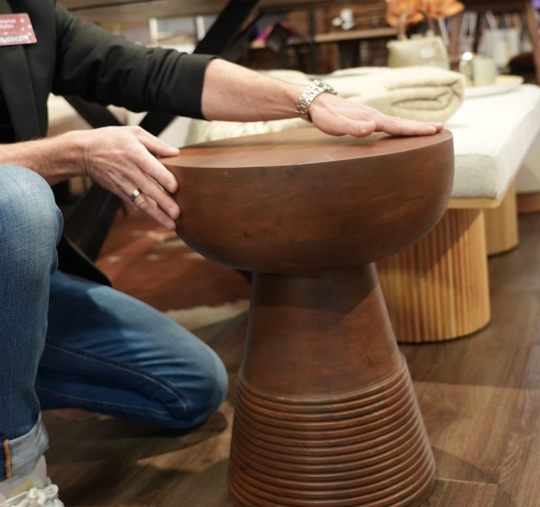 petite table ou assise en bois