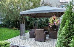 La tonnelle de jardin top tendance pour l'été. Agréable pour profiter des soirées d d'été. Acheter une tonnelle pour profiter de votre extérieur
