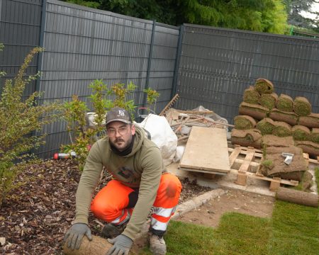 POSE DE GAZON EN PLAQUE