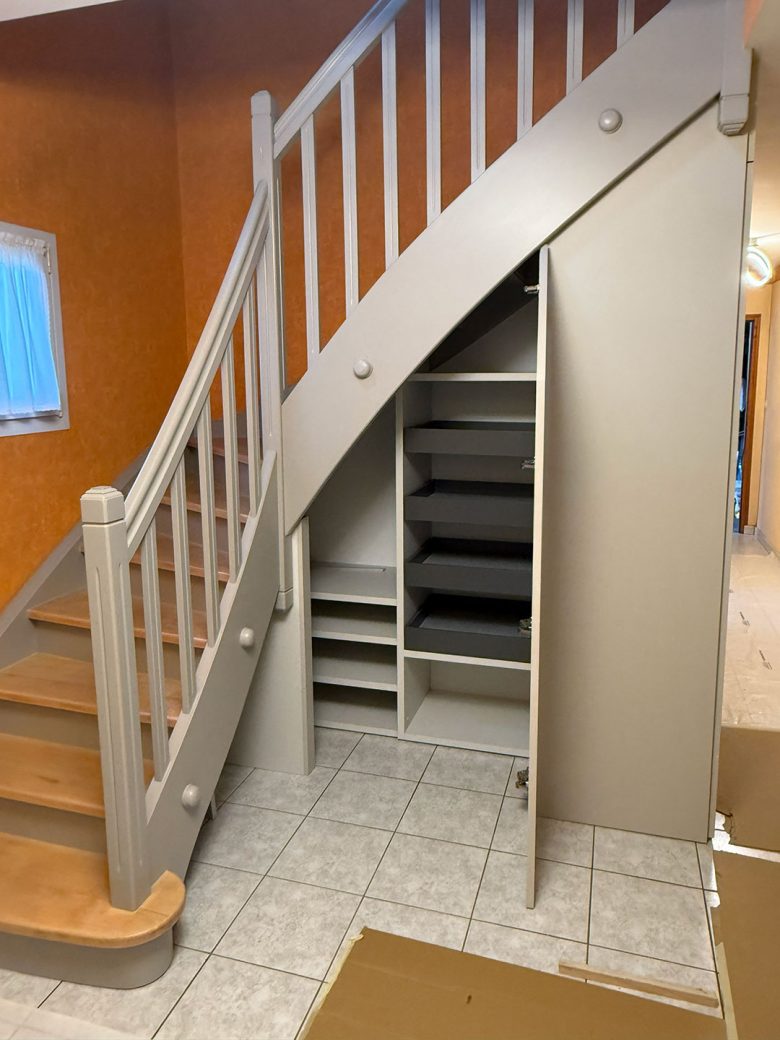 rangement sous escalier