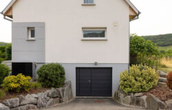 PORTE DE GARAGE LIMITE DE CLOTURE