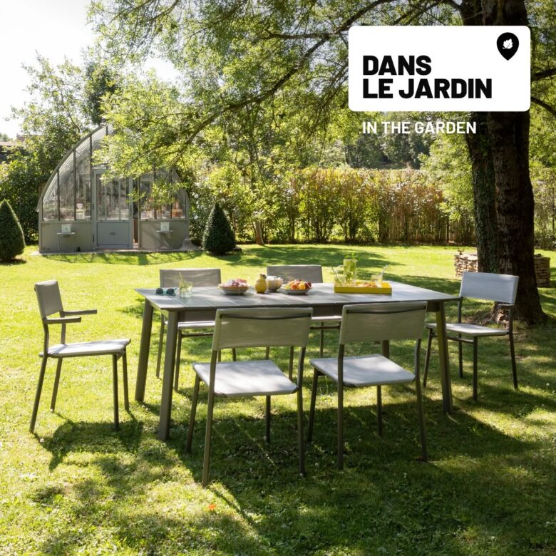 CHAISES ET TABLE DE JARDIN CONFORT